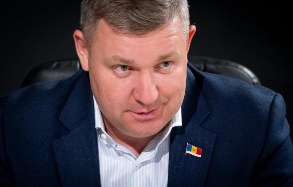 Denis Șova: Salariul unui director de instituție de învățământ este mai mic decât suma cheltuită de stat pentru întreținerea unui deținut